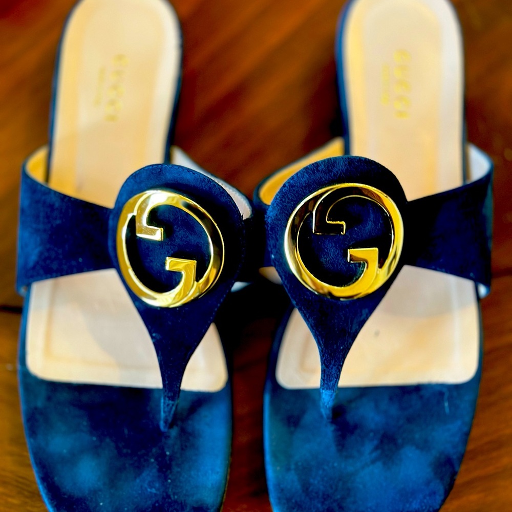 Navy blue suede Gucci thong sandals